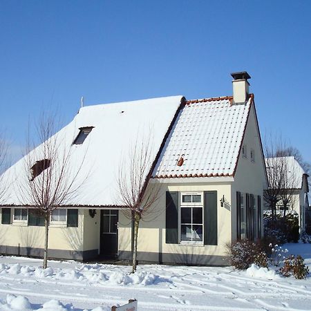 Attractive Holiday Home With Jetty Steendam Buitenkant foto