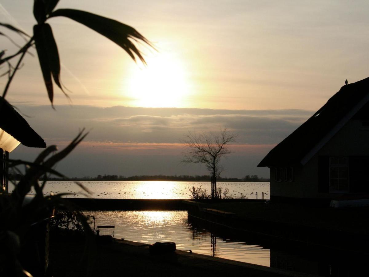 Attractive Holiday Home With Jetty Steendam Buitenkant foto