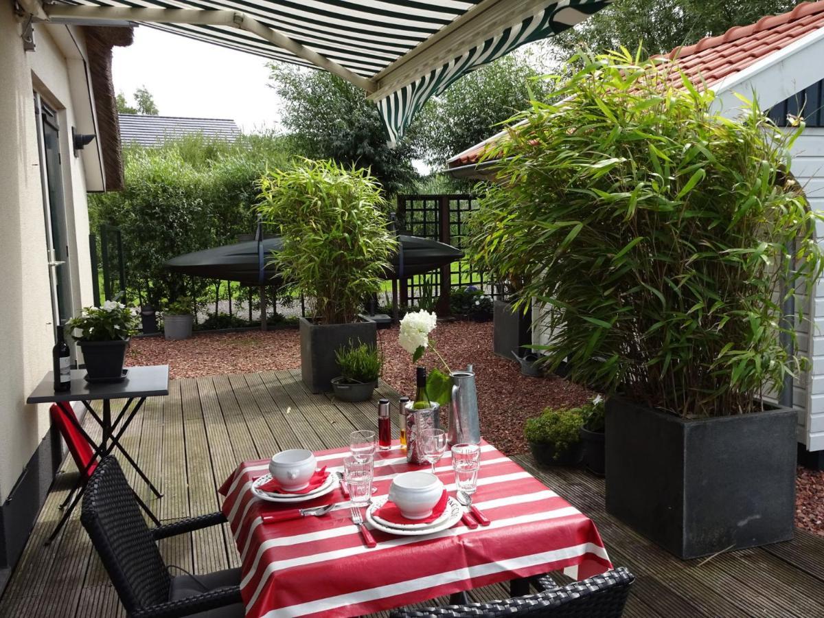 Attractive Holiday Home With Jetty Steendam Buitenkant foto