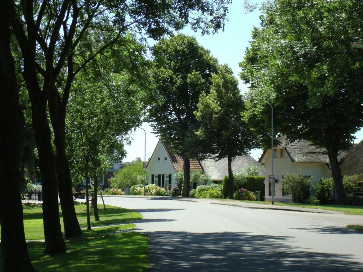 Attractive Holiday Home With Jetty Steendam Buitenkant foto