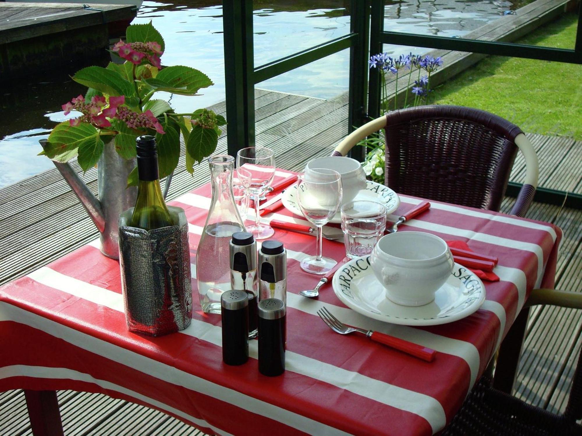 Attractive Holiday Home With Jetty Steendam Buitenkant foto